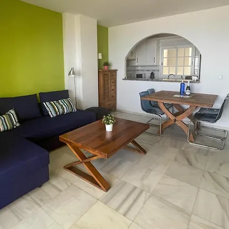 First Line Apartamento *